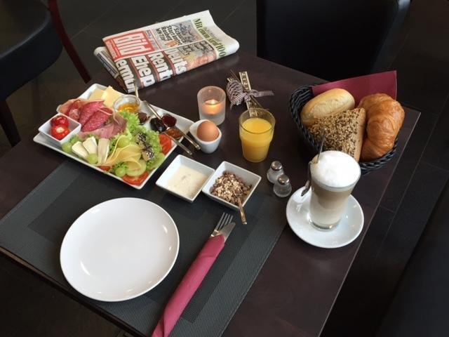 Tankbar'S Hotelchen Heroldsberg Стая снимка
