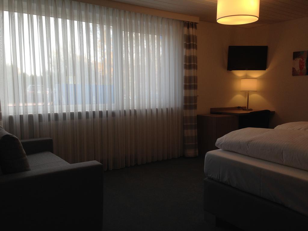 Tankbar'S Hotelchen Heroldsberg Стая снимка