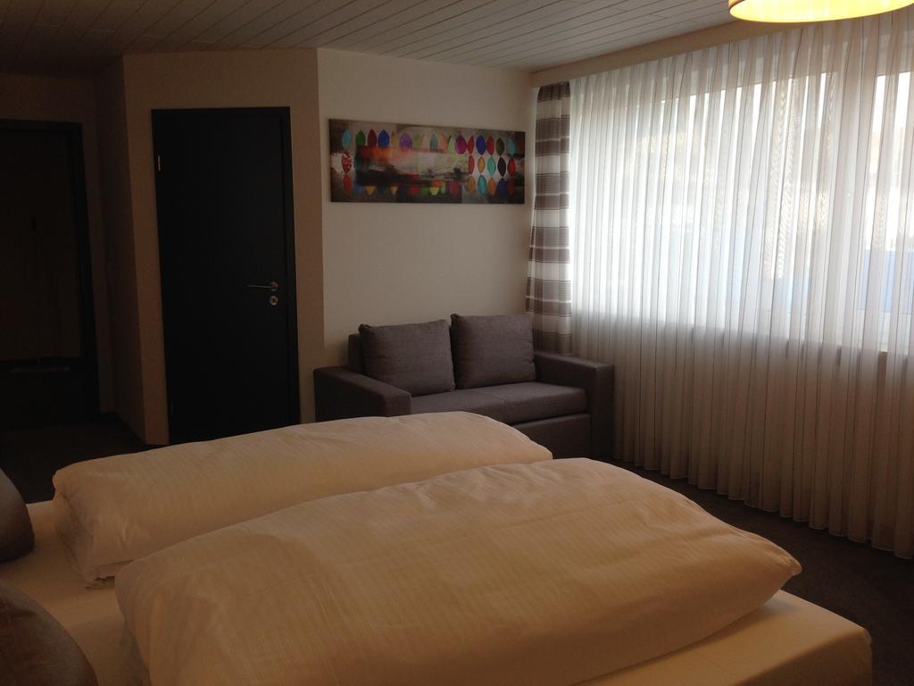 Tankbar'S Hotelchen Heroldsberg Стая снимка